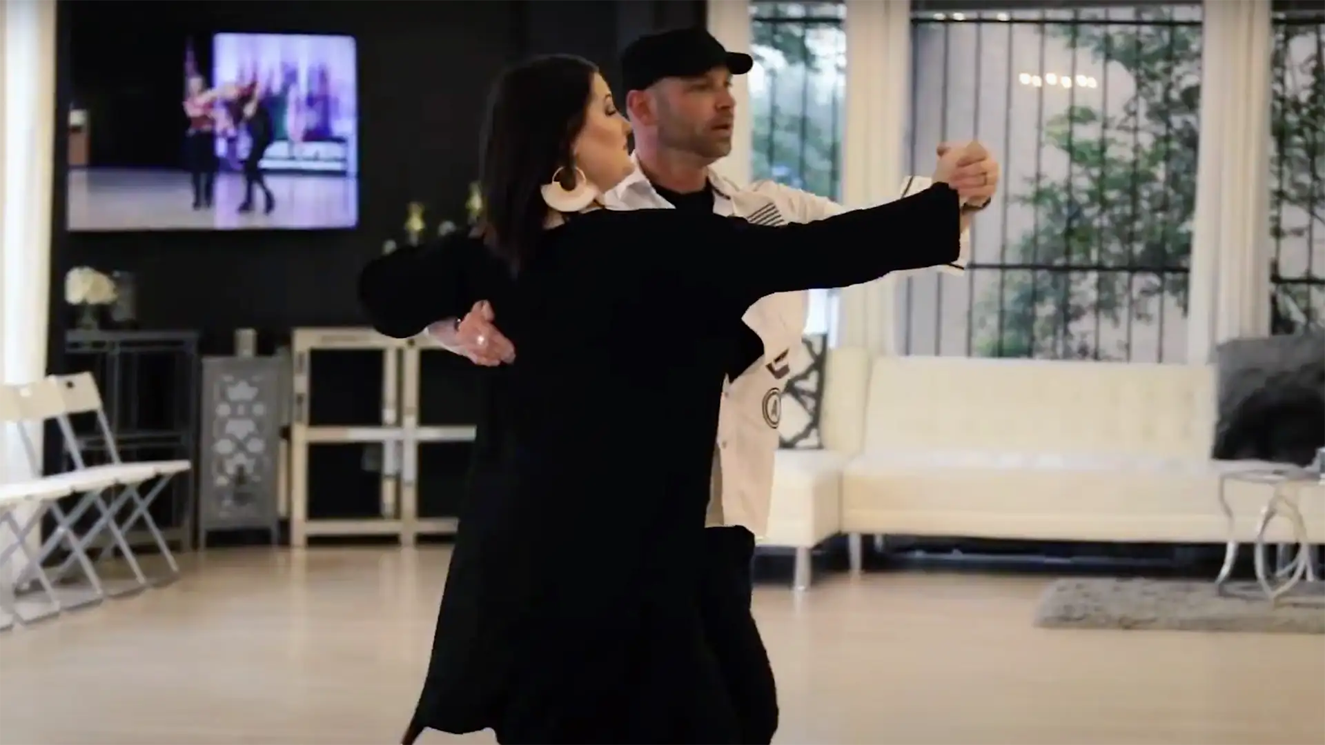 video-section-banner-image